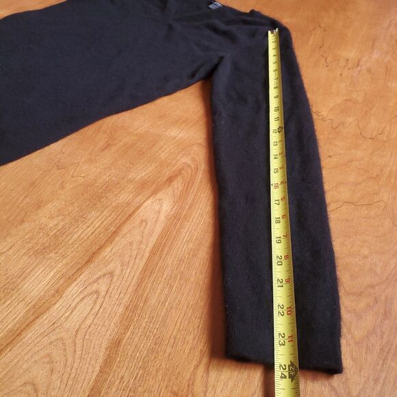 Prive Cashmere Sweater Size M Black V Neck Pullover 35" Bust Quiet Luxury Casual - Picture 8 of 8